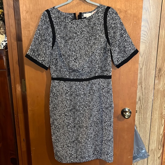 The Limited - Picture 1 of 3